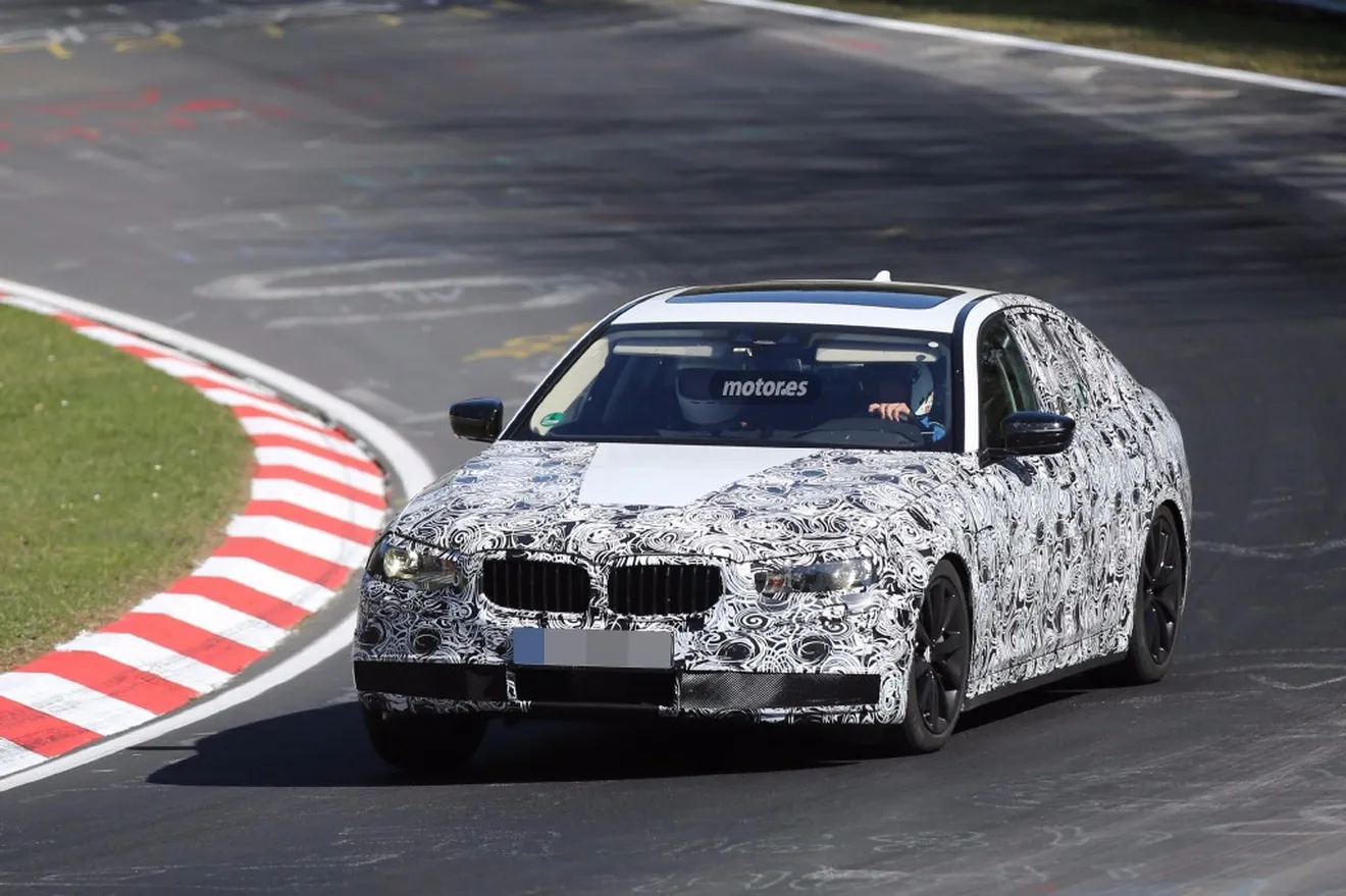 Pillamos al BMW Serie 5 2016 dando vueltas al circuito de Nürburgring