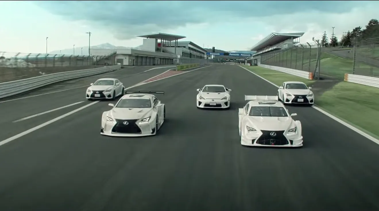 Lexus RC F y LFA haciendo drifting en el Circuito de Fuji