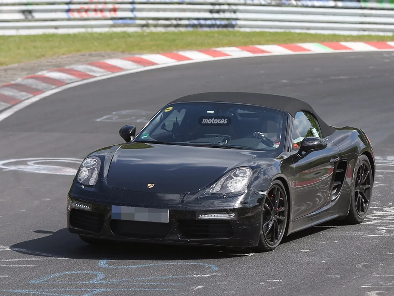 El Porsche Boxster 2016 se deja ver en el circuito de Nürburgring