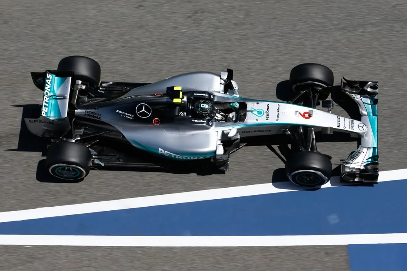 Rosberg planta cara a Vettel y Hamilton en los terceros libres