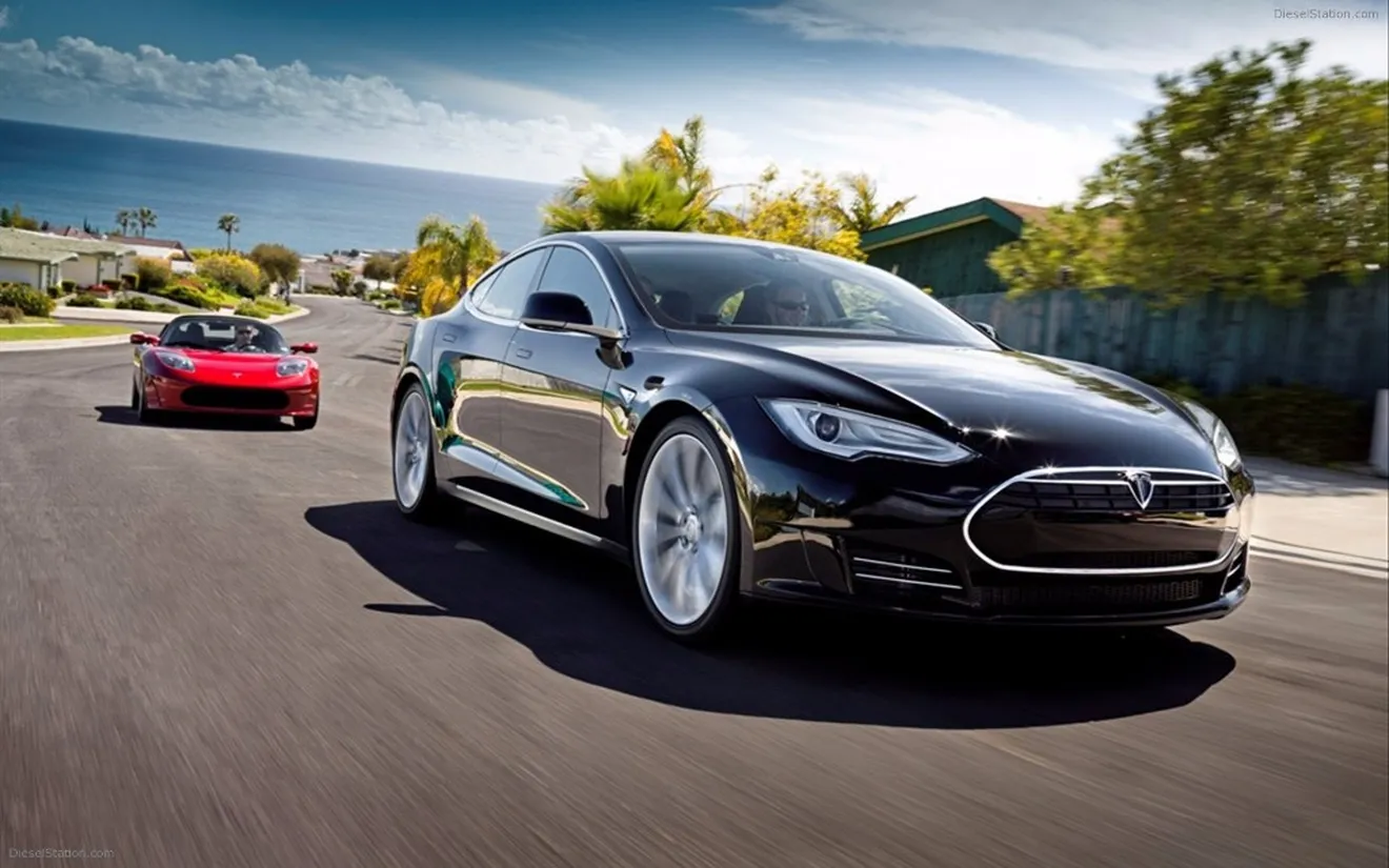 El conductor decidirá cuando su Tesla adelantará aunque esté en conducción automática