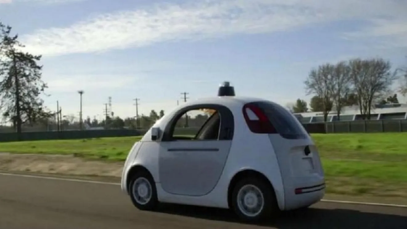 El coche de Google ya circula por California