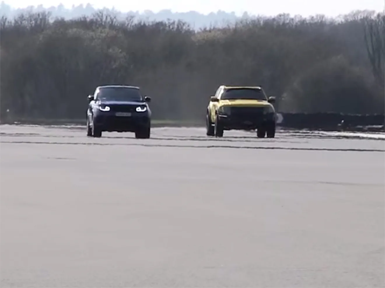 Range Rover Sport SVR vs Hennessey VelociRaptor, 1.100 CV sobre el asfalto