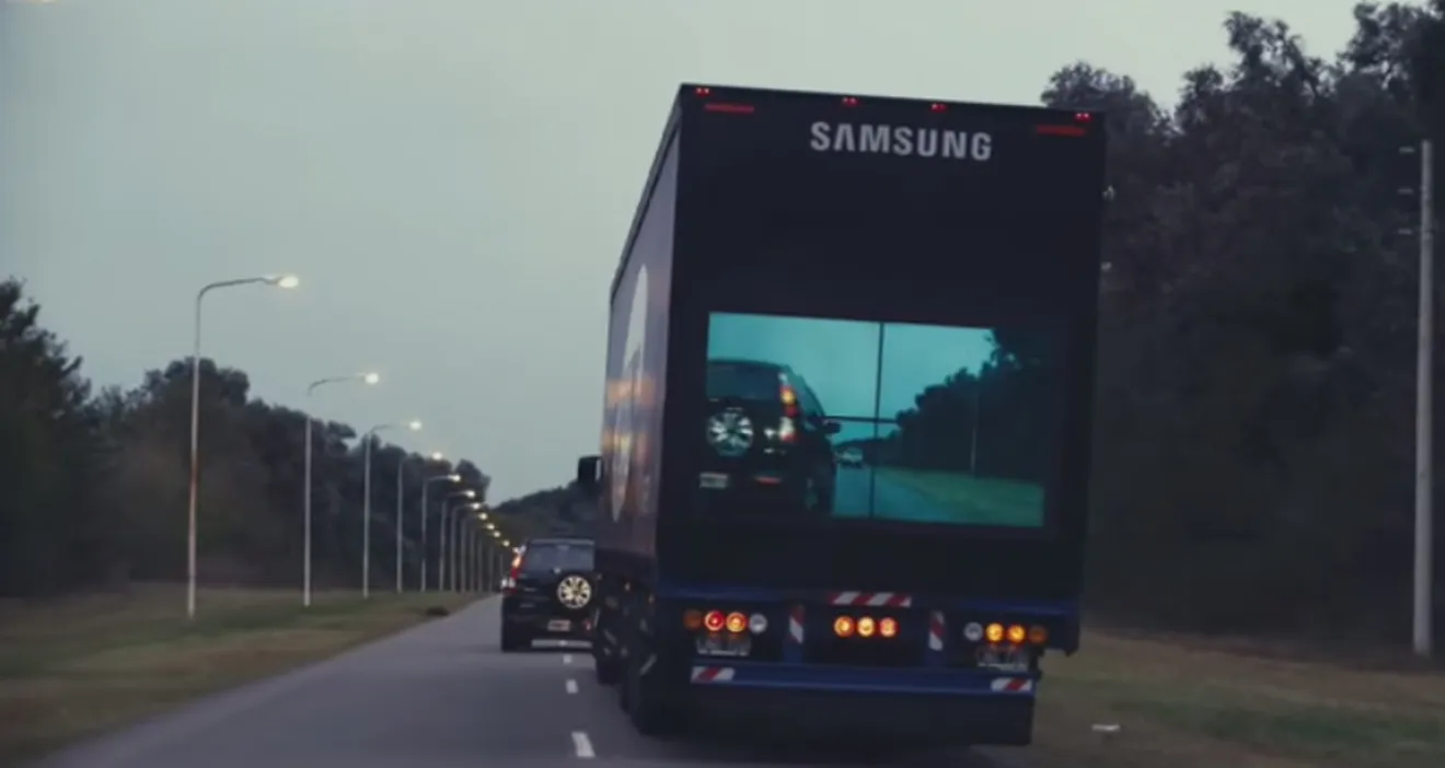 Este remolque de Samsung quiere prevenir accidentes por adelantamientos