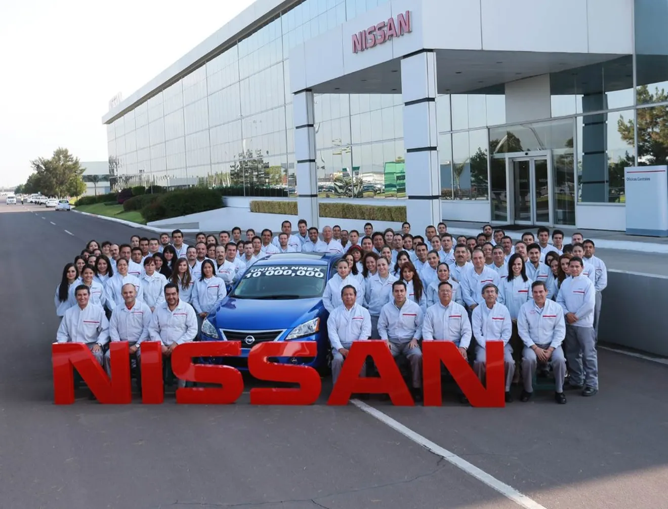 México - Mayo 2015: Nissan supera los 10 millones de coches producidos