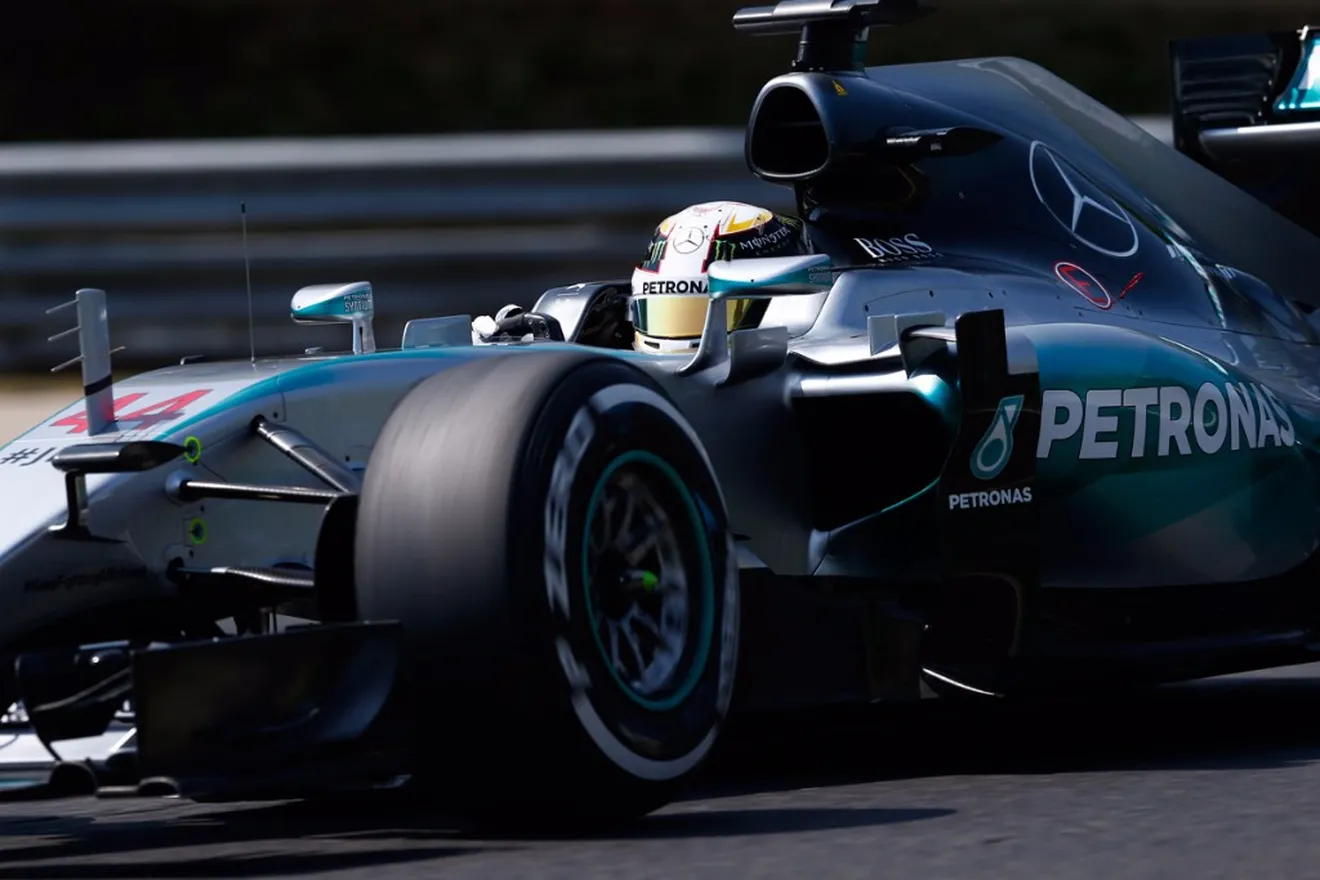 Hamilton y Rosberg muestran su poderío en los terceros libres
