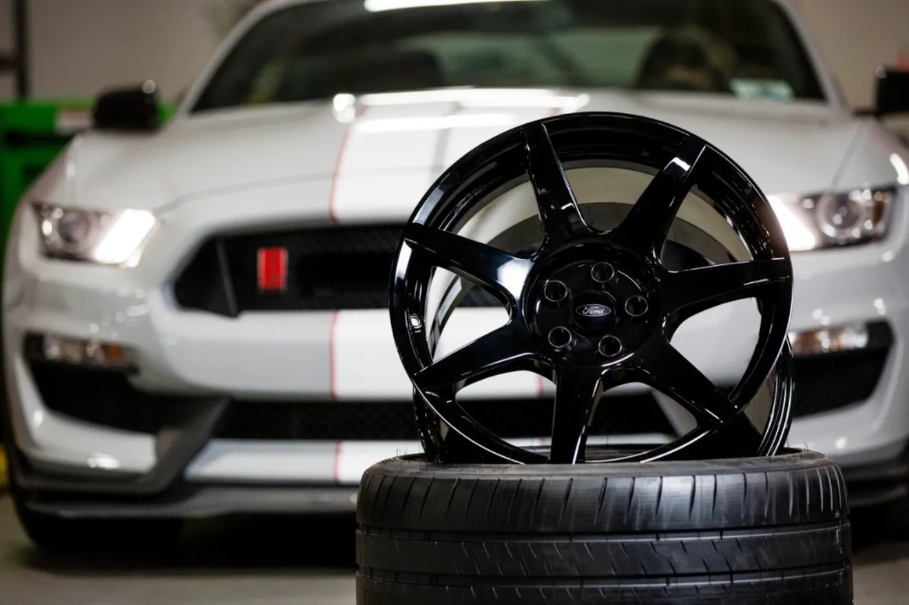 Llantas de fibra de carbono: el Ford Shelby Mustang GT350R evoluciona la rueda