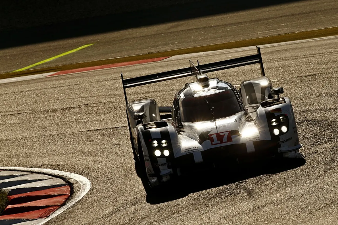 Porsche mantiene su dominio con victoria en Nürburgring