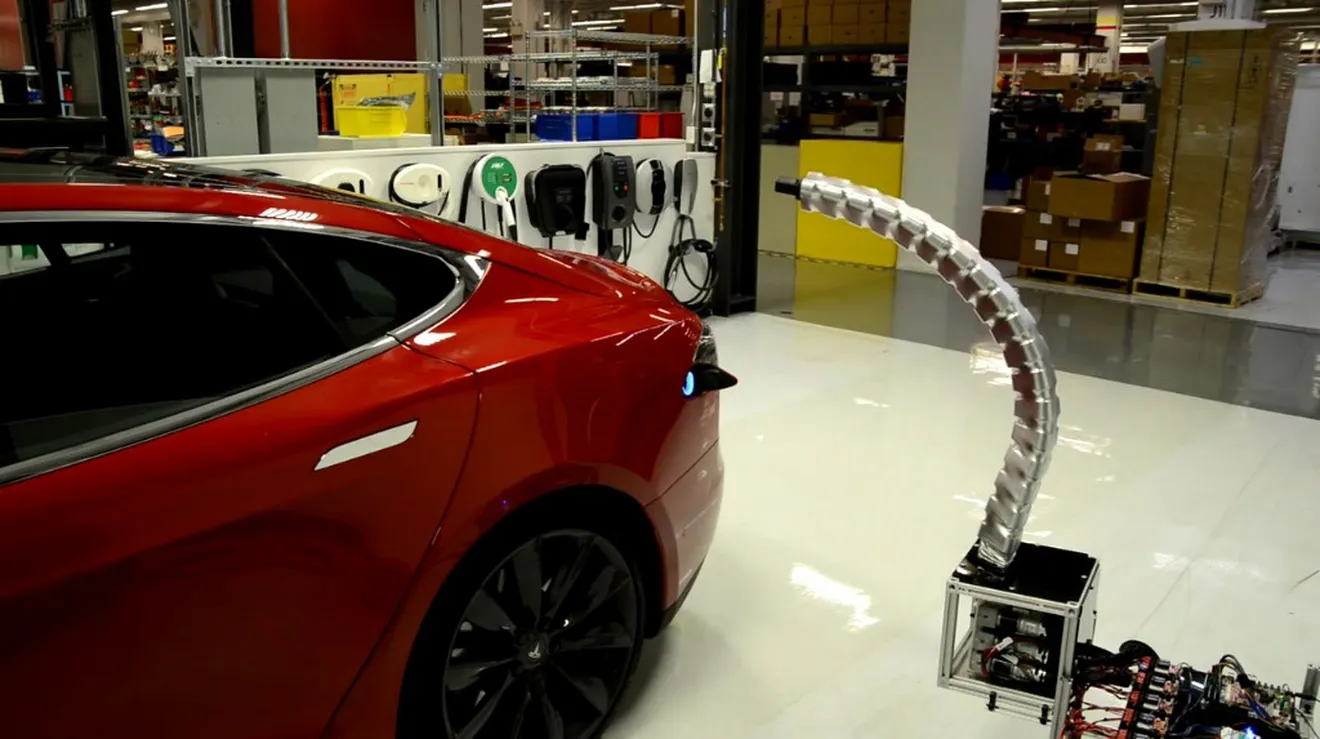 La serpiente robótica de Tesla, en video