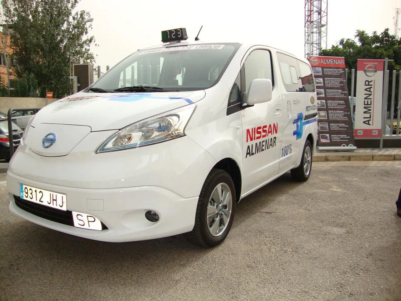 Valencia ya tiene su primer taxi eléctrico, Nissan e-NV200
