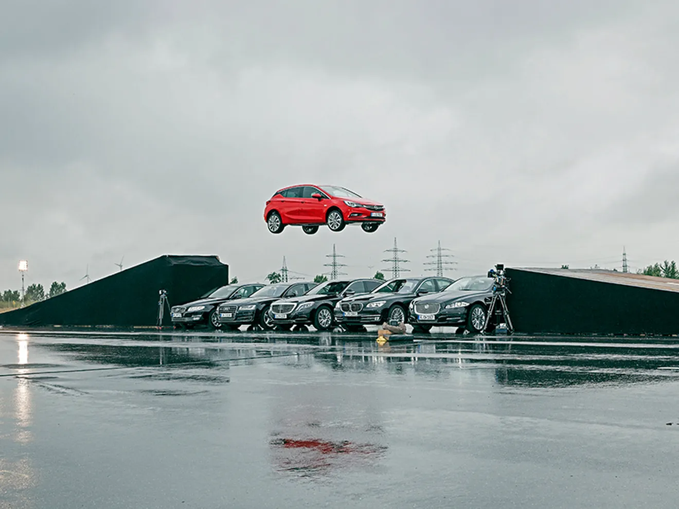 El nuevo Opel Astra vuela para hacernos ver que es mejor