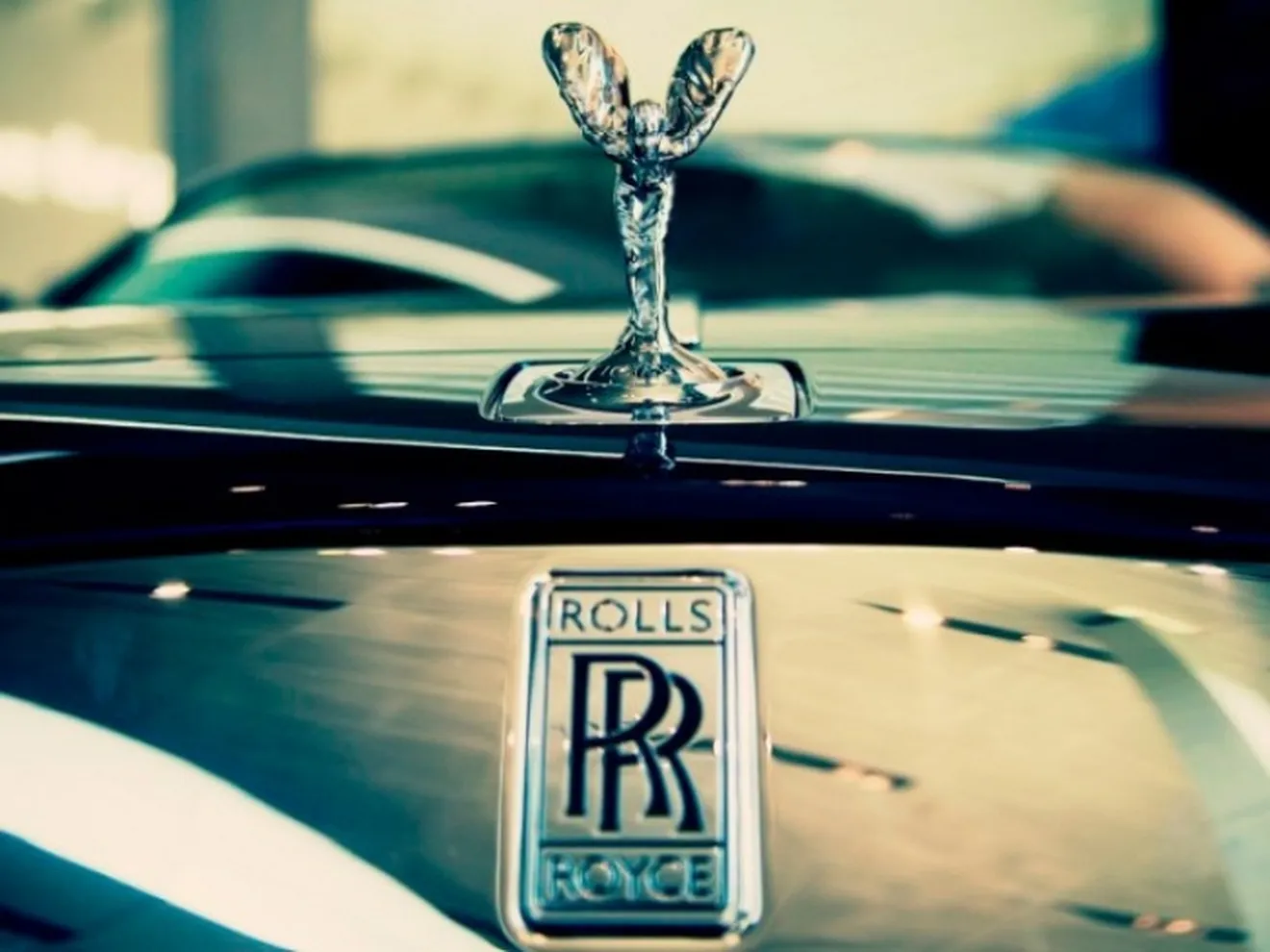 Un Rolls Royce 100% eléctrico es considerado por el fabricante