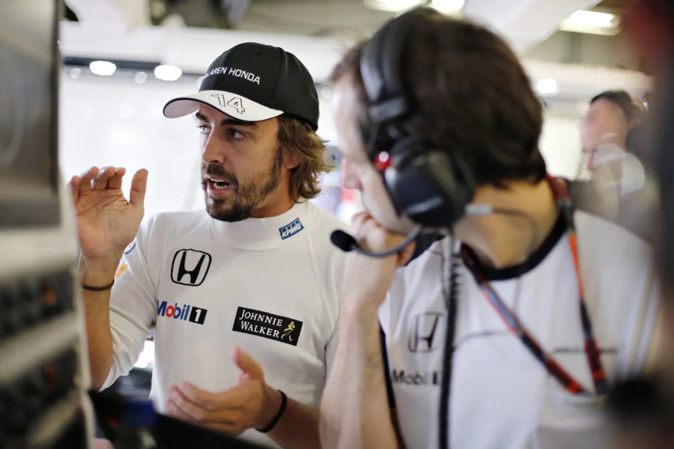 Ron Dennis confirma a Button, un nuevo sponsor y atiza a Alonso