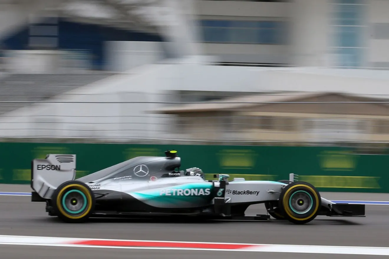 Rosberg impone su ley en Sochi