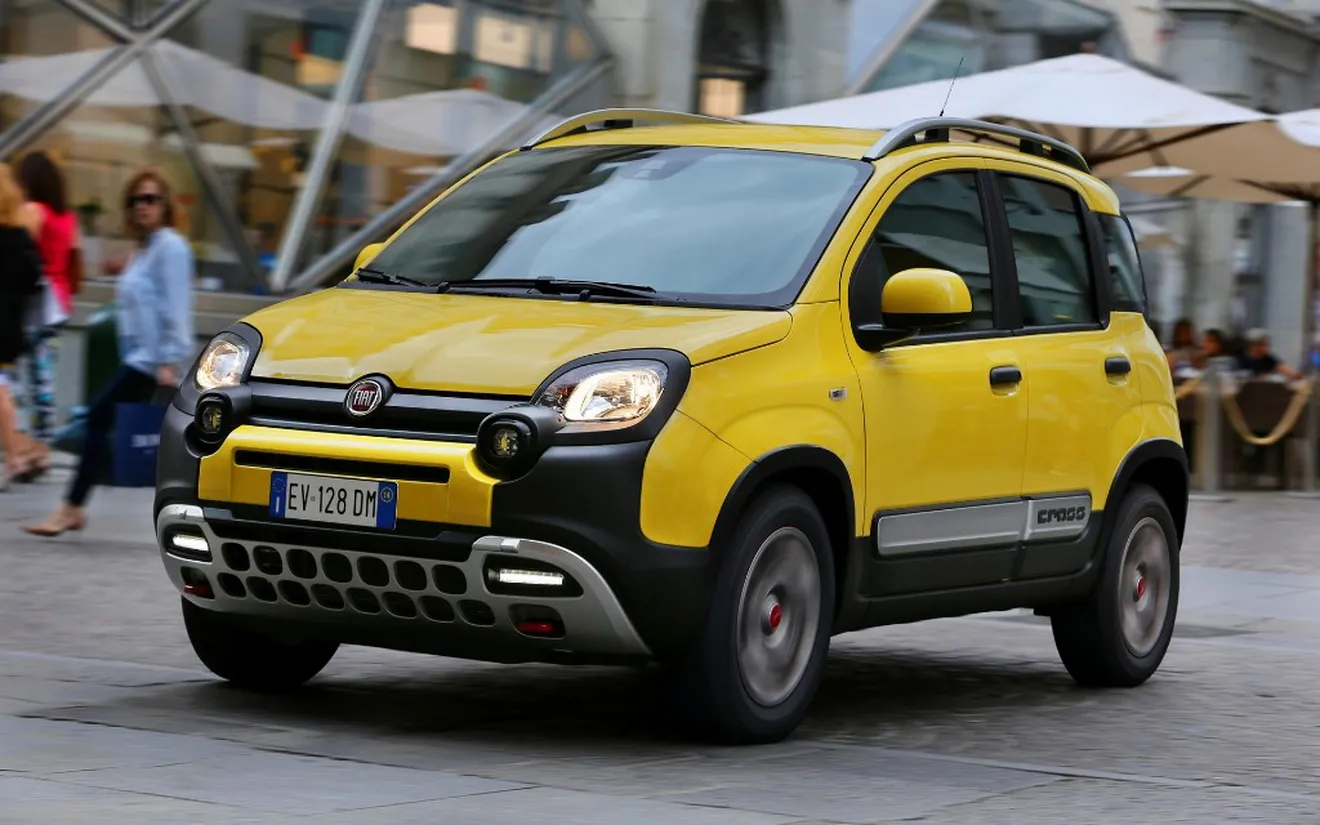 Italia - Septiembre 2015: El Fiat Panda pisa el acelerador