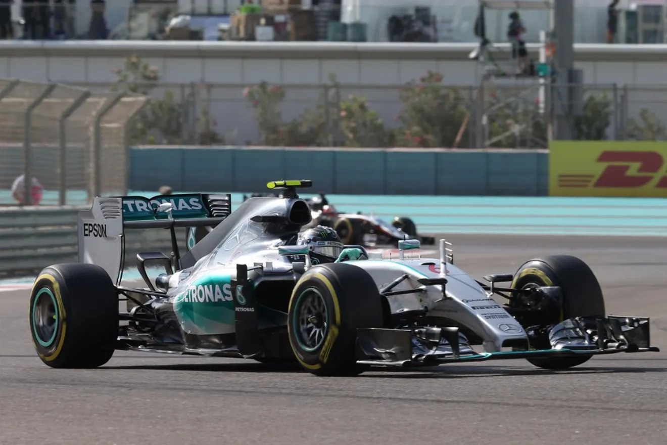 Rosberg lidera los últimos libres de 2015