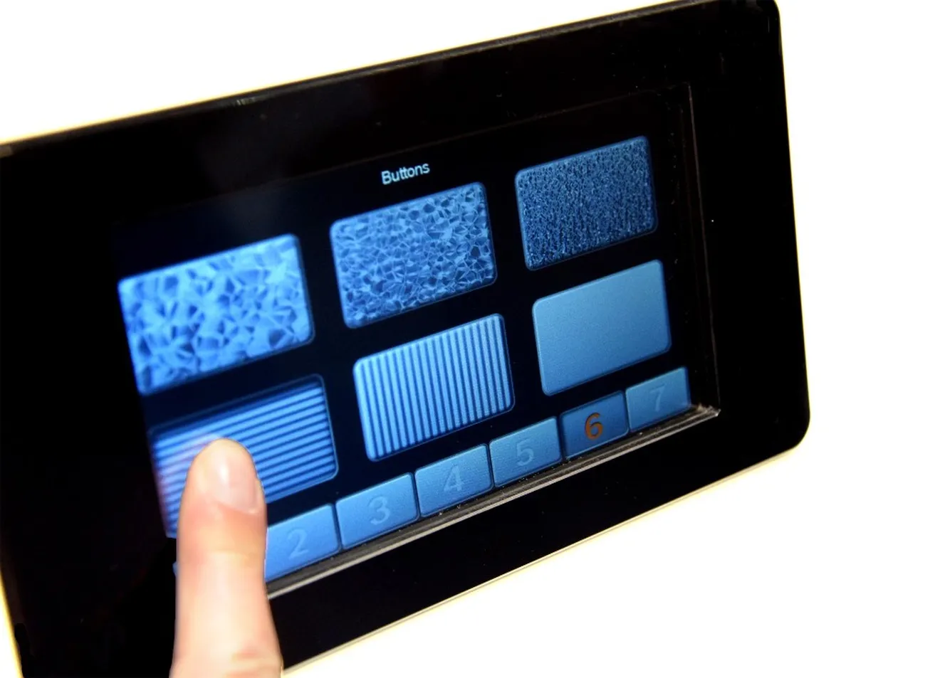 Bosch inventa la primera pantalla táctil con botones en relieve