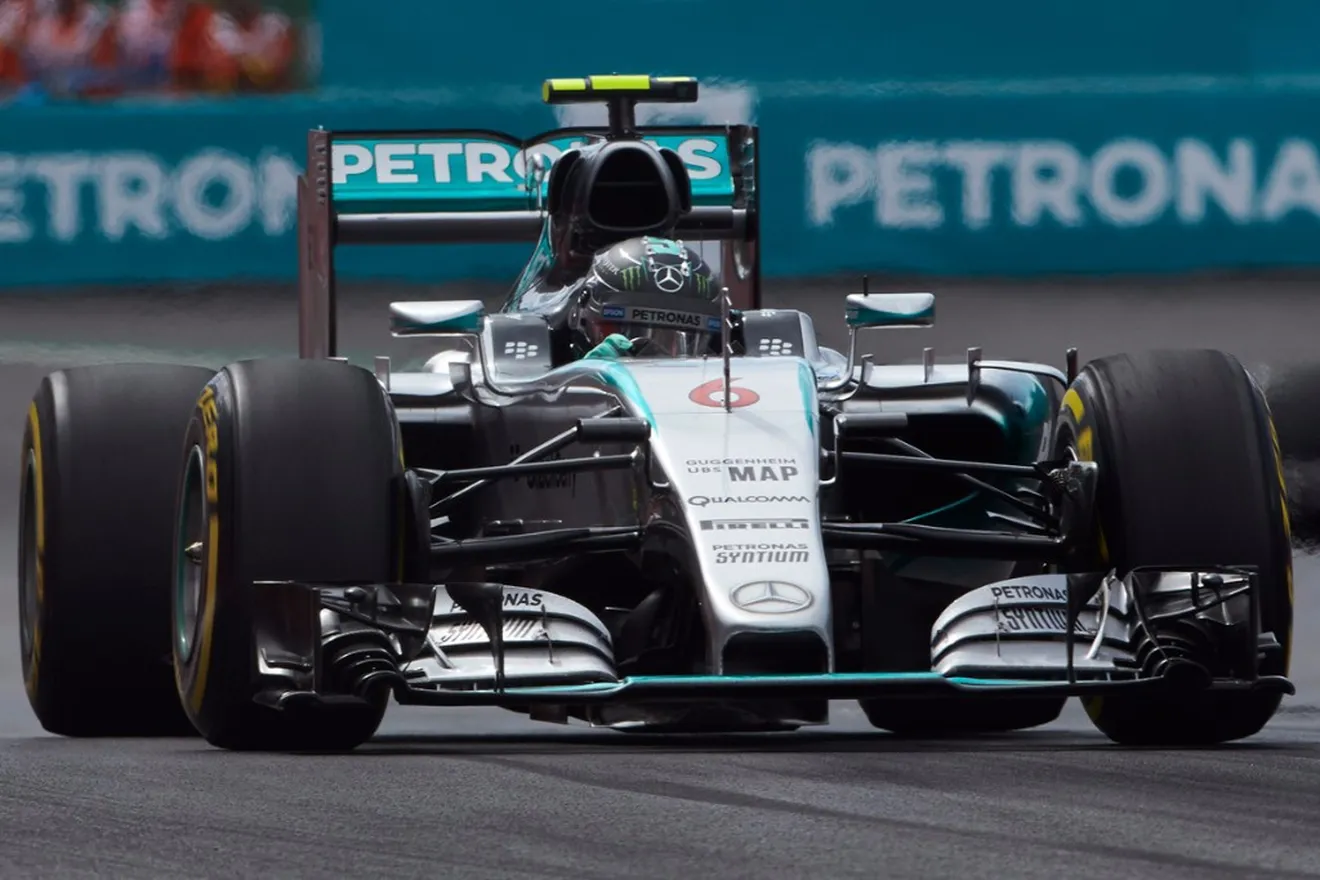 Rosberg lidera la FP2, con otra rotura de Alonso