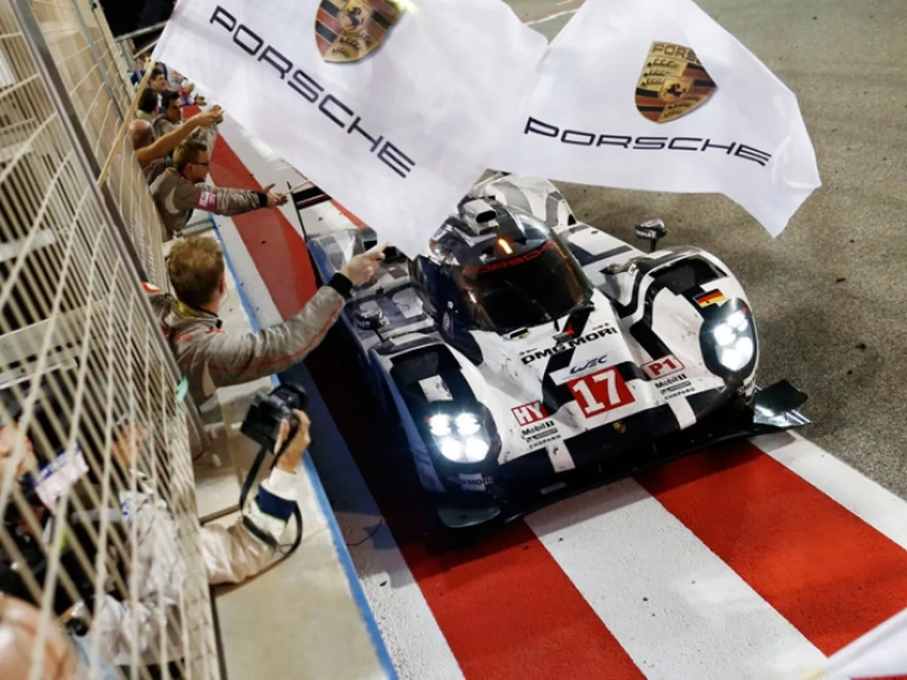Webber, Bernhard y Hartley se proclaman campeones del mundo al límite en Bahrein