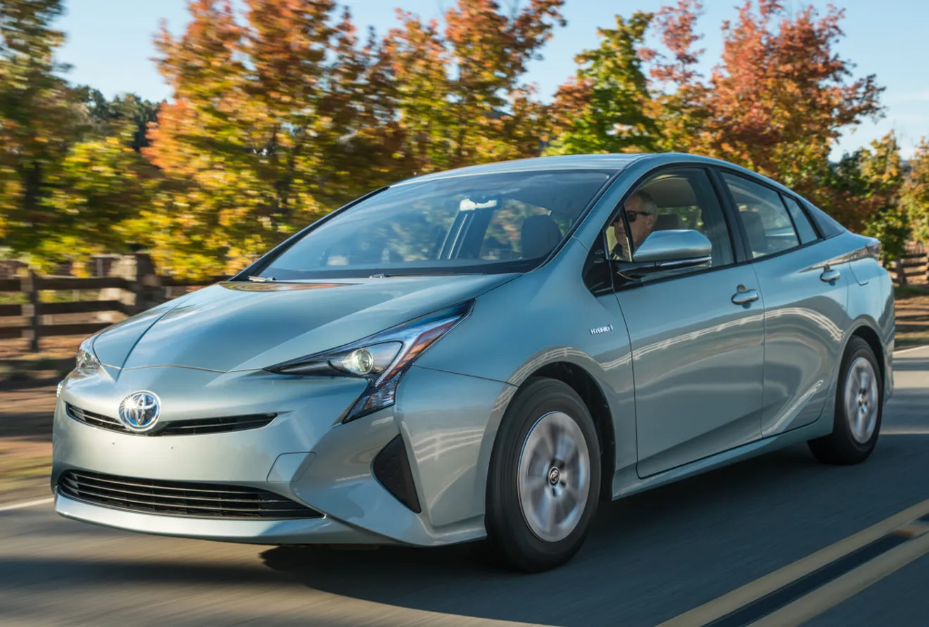 Toyota cree que venderá menos Prius en 2016