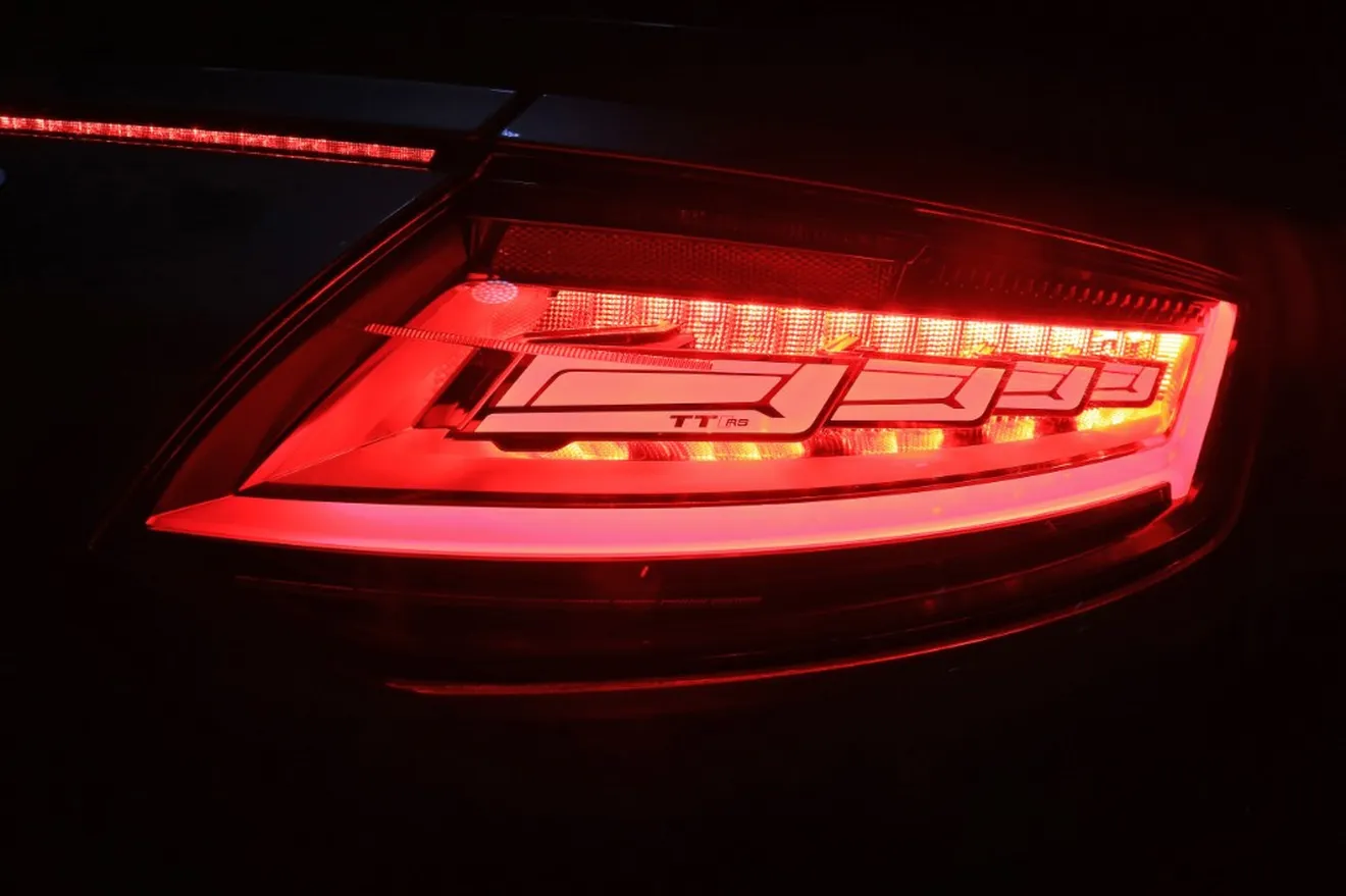 Audi desvela los faros OLED del TT RS en el CES 2016