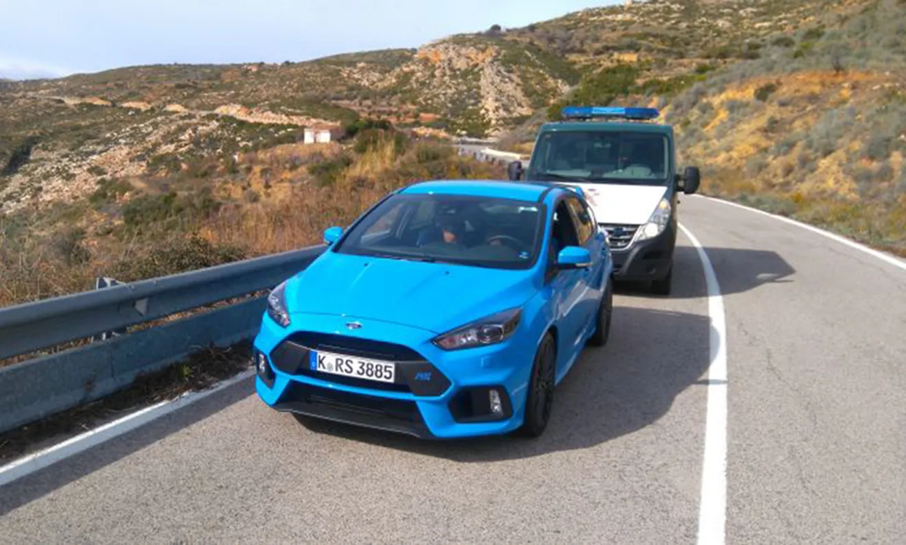 La Guardia Civil multa a Jalopnik mientras prueban el Ford Focus RS 2016 en España