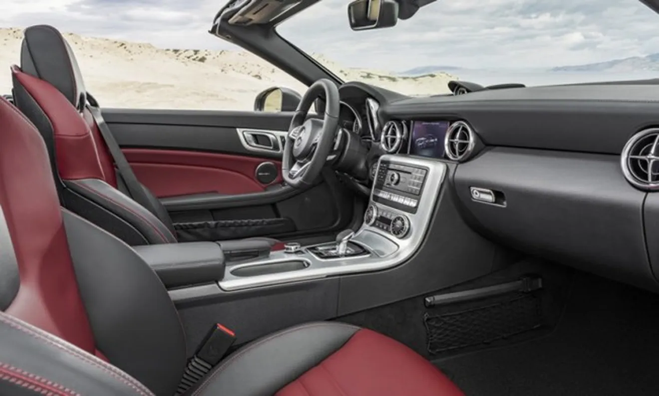 Mercedes SLC 2016 - interior