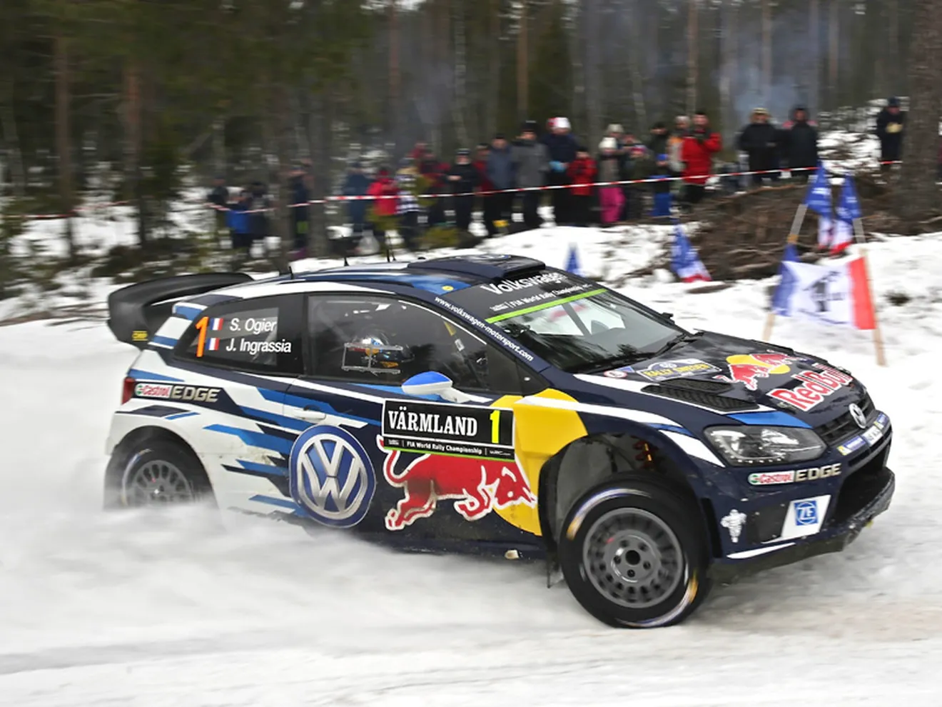 Ogier acaricia su tercer Rally de Suecia, Paddon se doctora