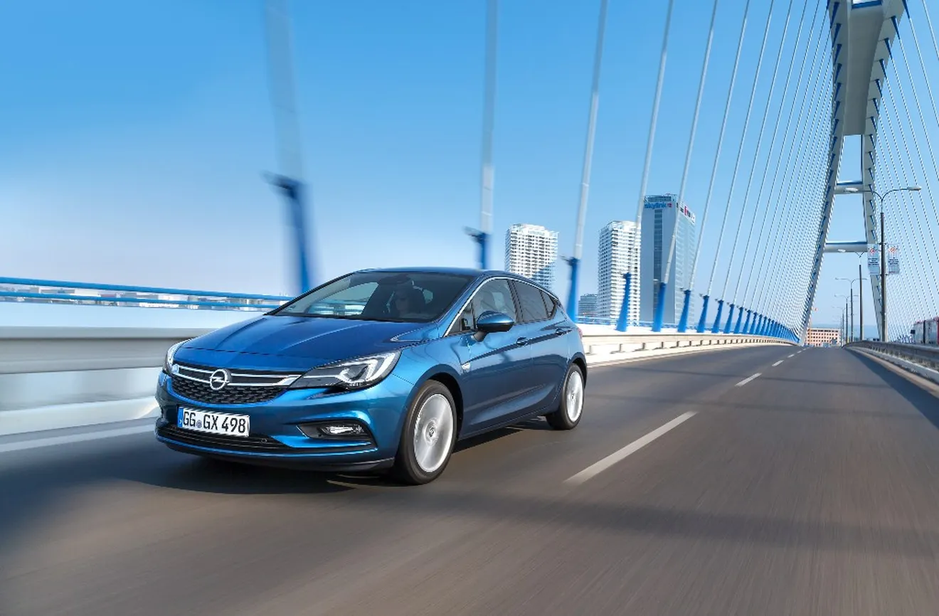 Alemania - Enero 2016: El nuevo Opel Astra empieza fuerte