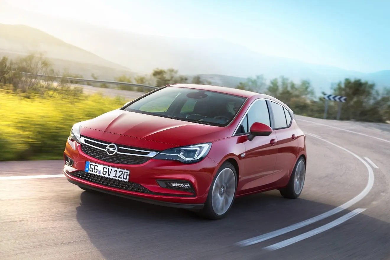 España - Enero 2016: El nuevo Opel Astra arranca con fuerza