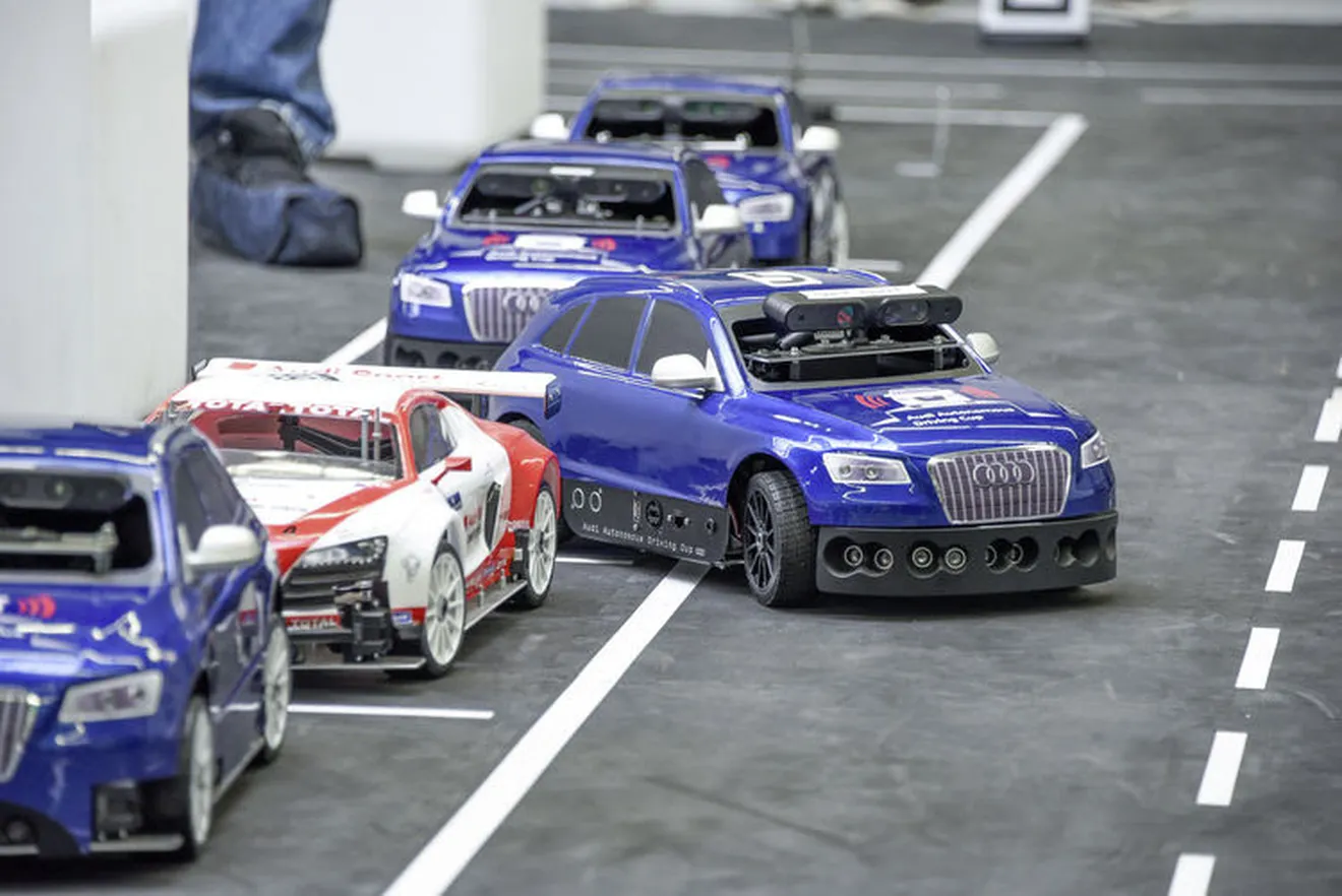 Audi Autonomous Driving Cup 2016: Coches autónomos en miniatura
