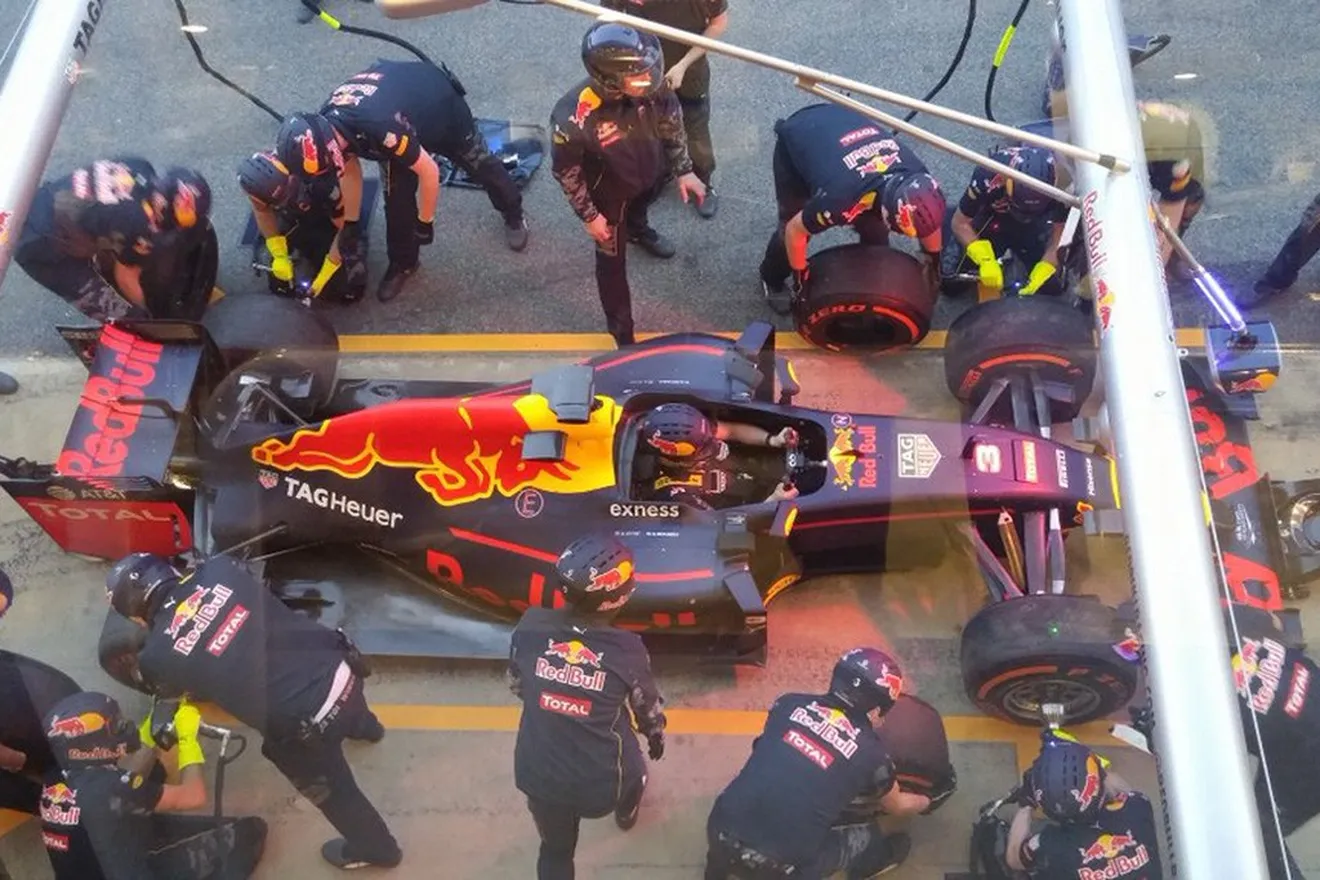 Ensayos de pit stops en Red Bull