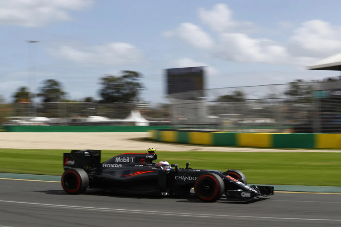 Gris actuación de McLaren, accidente de Alonso aparte