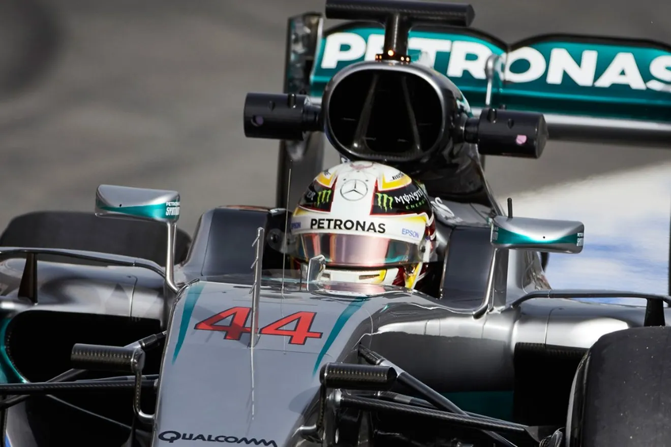 Hamilton repite bajo la lluvia, con 'top 10' para Sainz y Alonso