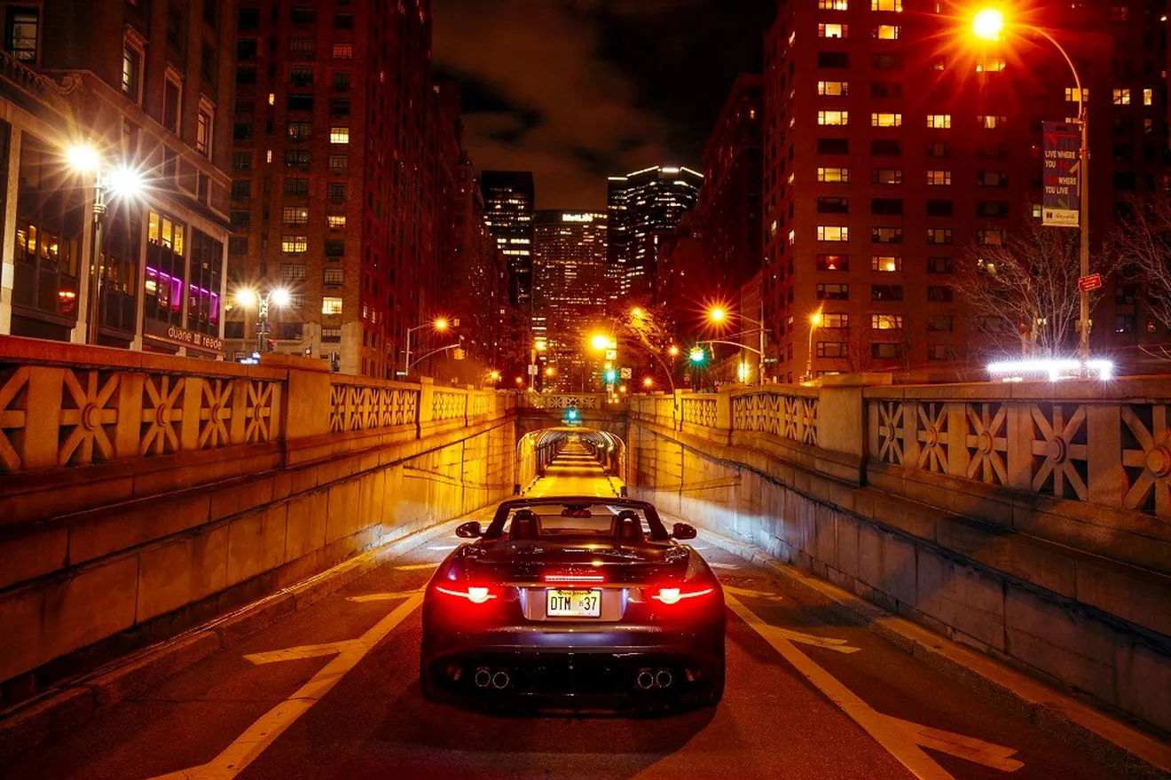 El Jaguar F-Type SVR despierta a medio Manhattan con su espectacular sonido