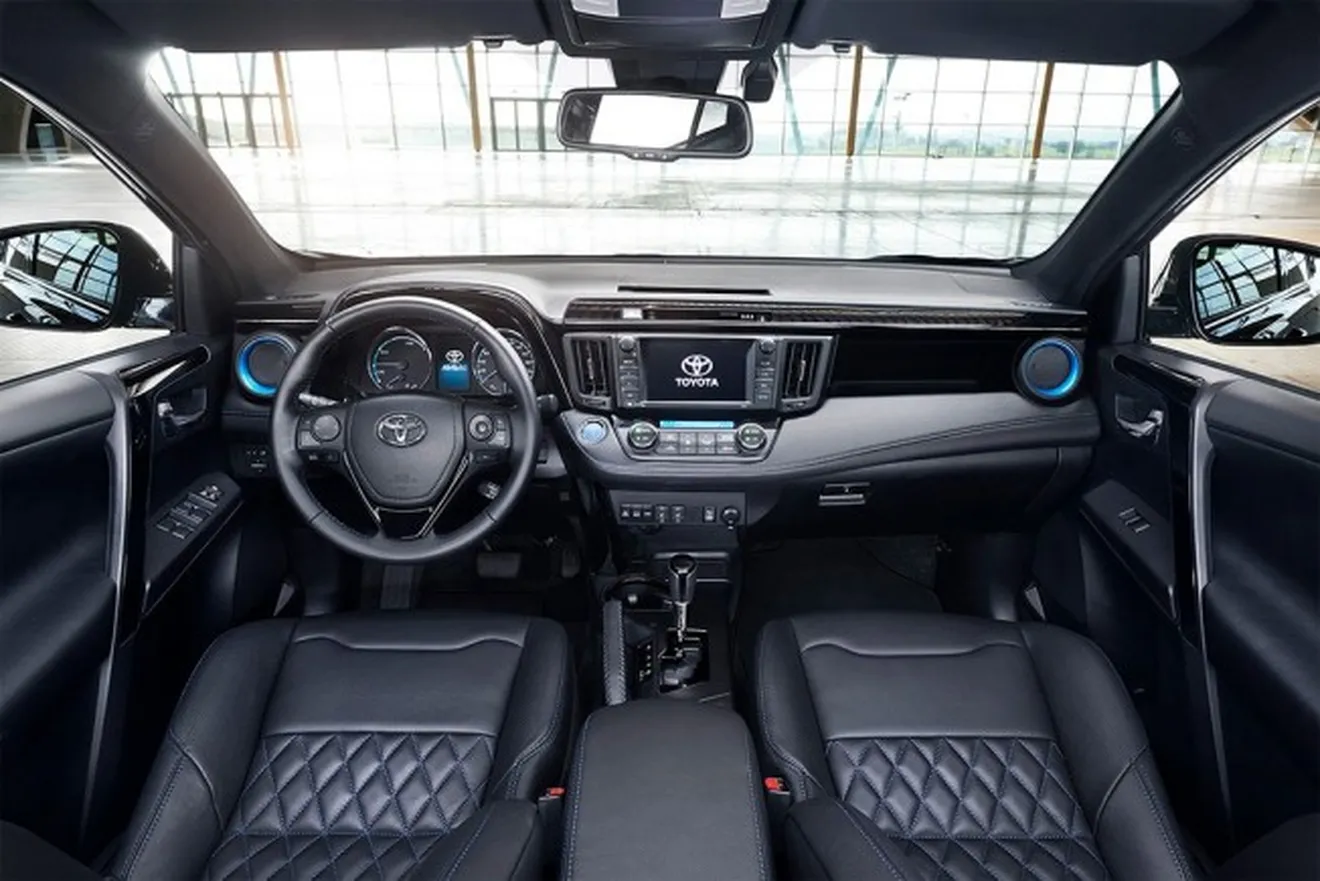 Toyota RAV4 Hybrid Sapphire - interior