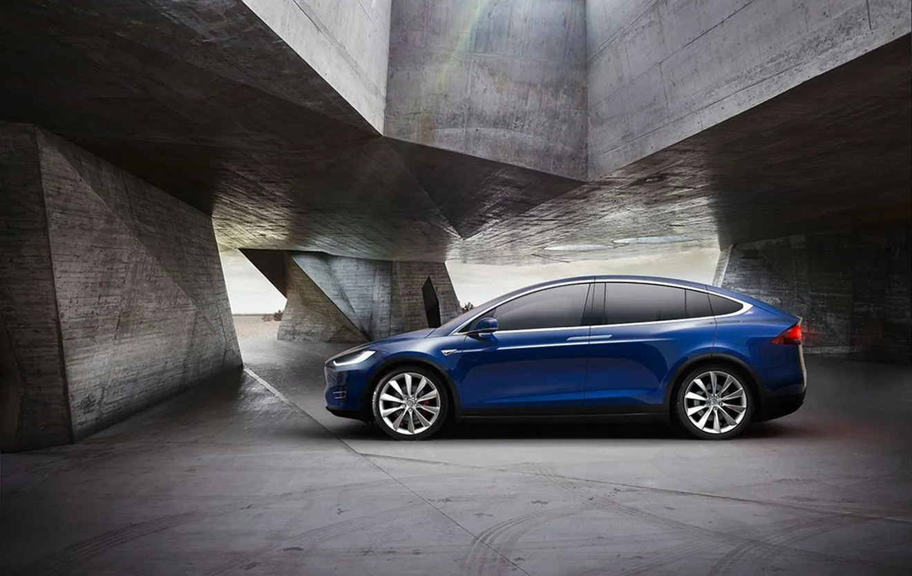 Ford compra un Tesla Model X, y no es broma