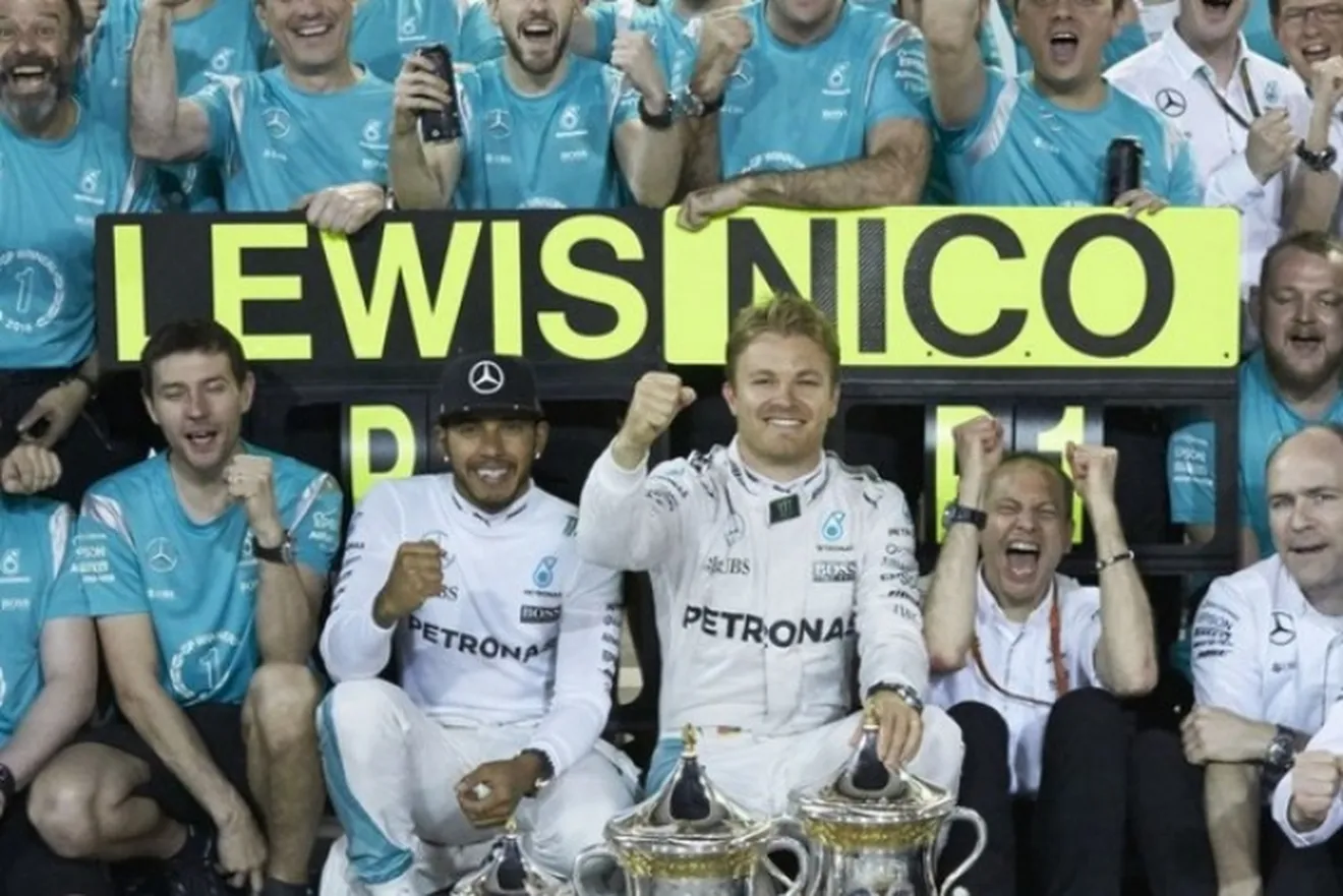 Mercedes vence y Hamilton controla daños