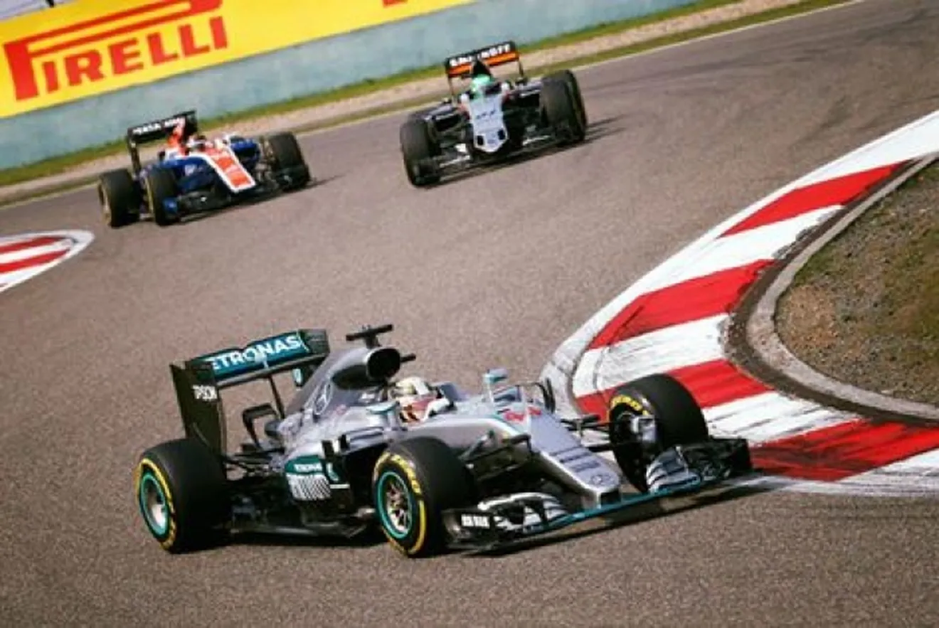 Nico Rosberg asedia el liderazgo en Mercedes de un Lewis Hamilton en apuros