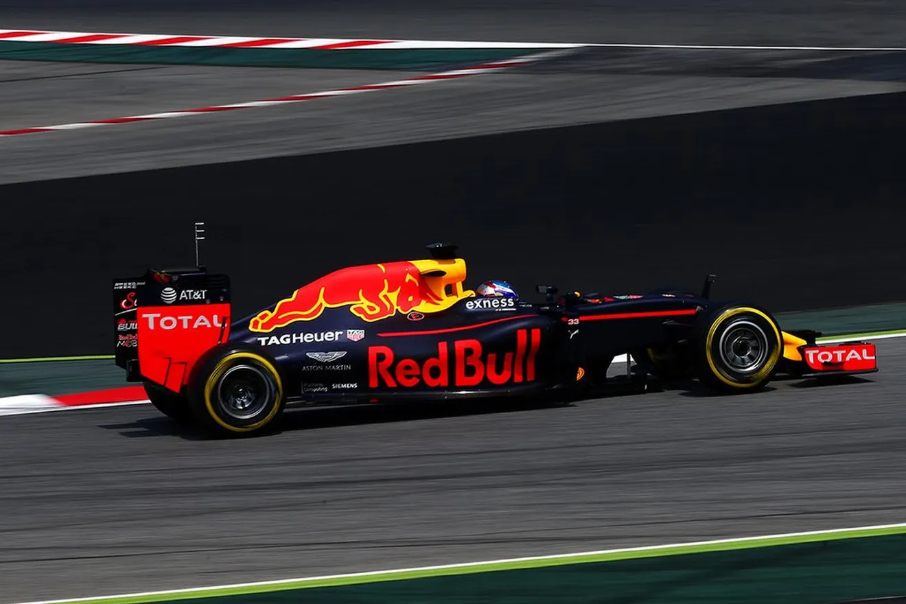 Verstappen marca el ritmo en la segunda jornada de test en Montmeló