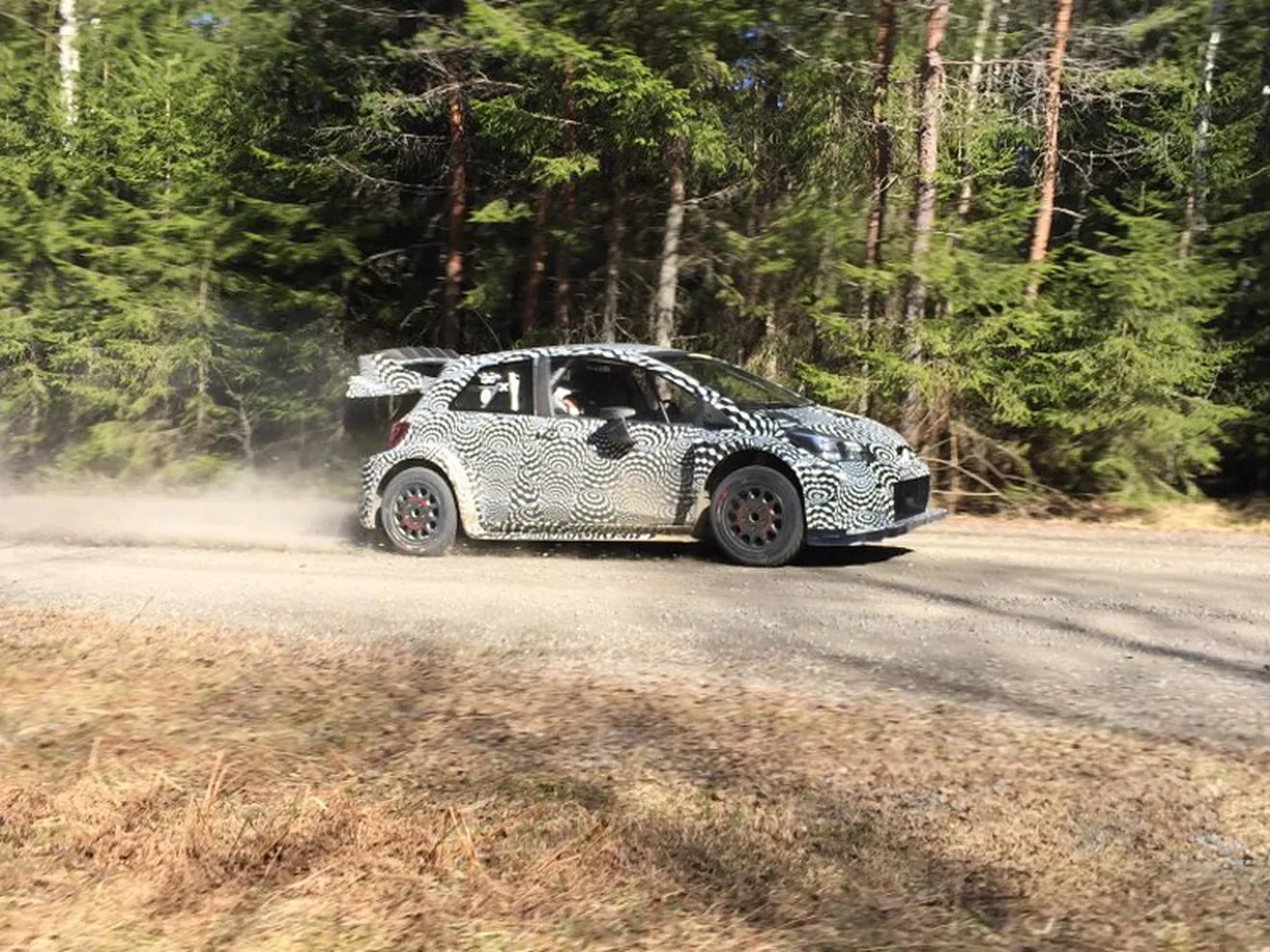 Primeras fotos y vídeos del Toyota Yaris WRC 2017