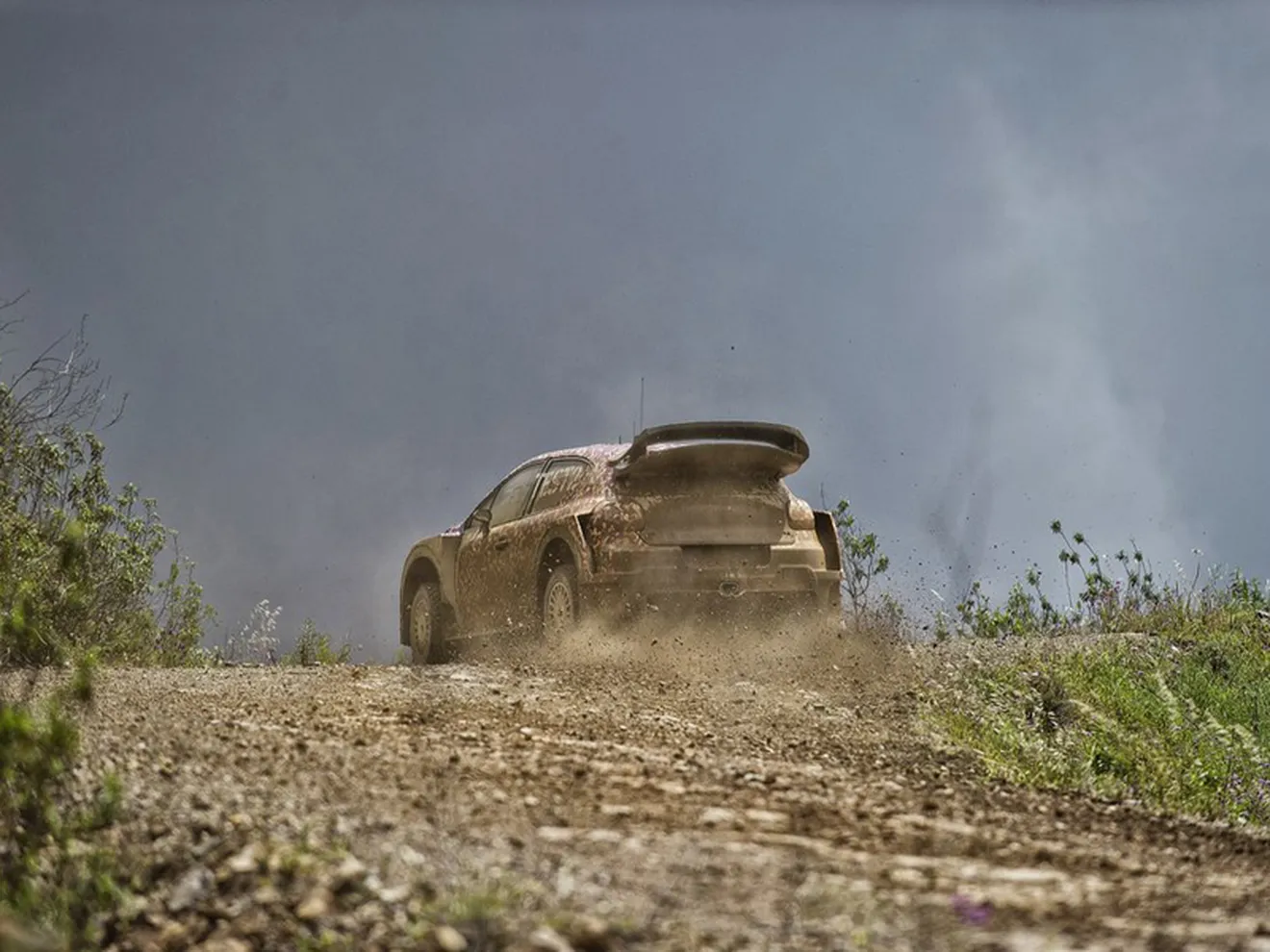 Citroën y Volkswagen de test con sus WRC 2017 en tierra