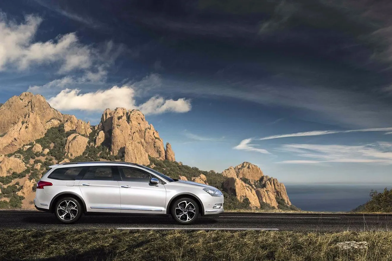 La gama del Citroën C5 se pone al día con más equipamiento