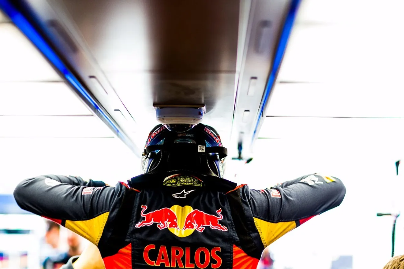 Sainz seguirá en Toro Rosso en 2017