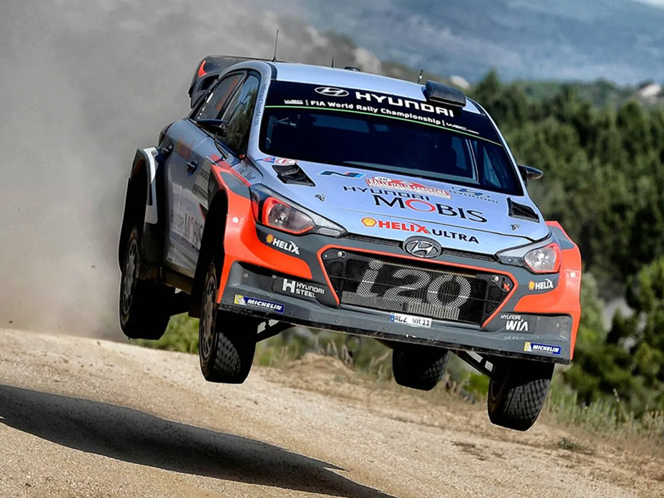 Thierry Neuville acaricia la victoria en el Rally de Cerdeña