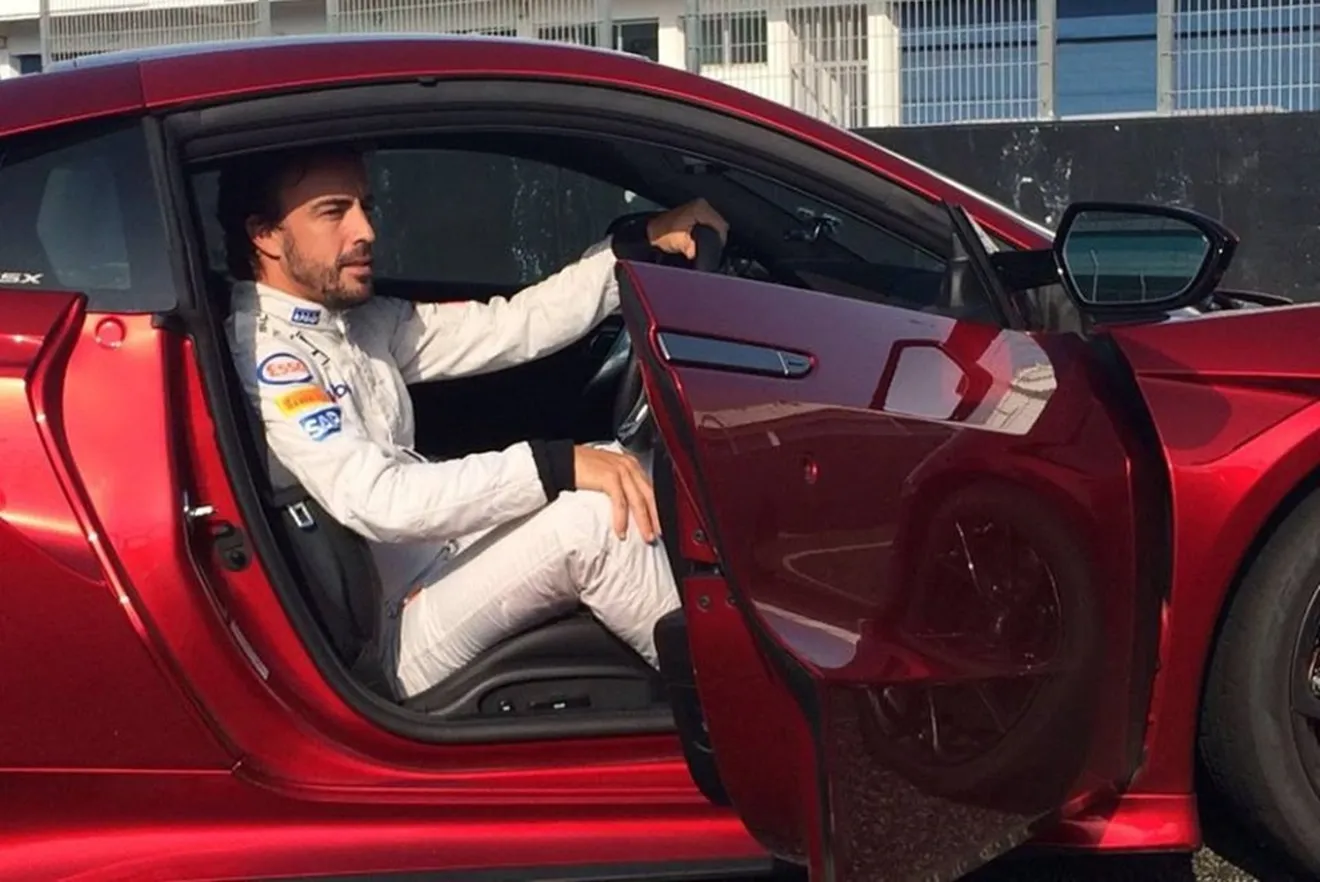 Fernando Alonso, al volante del Honda NSX en Estoril