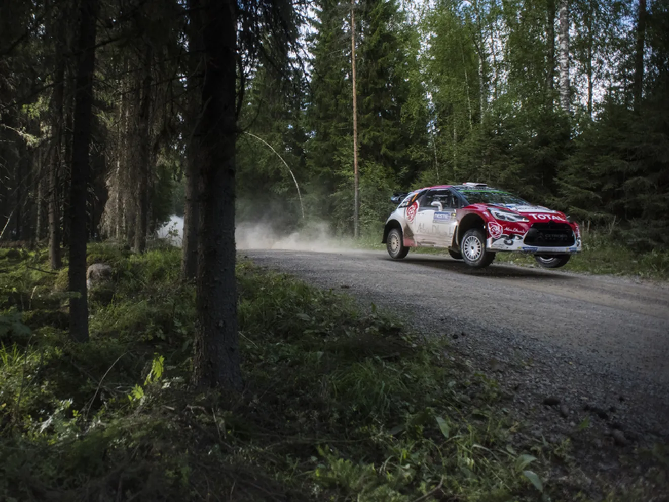 Kris Meeke acaricia el triunfo en el Rally de Finlandia