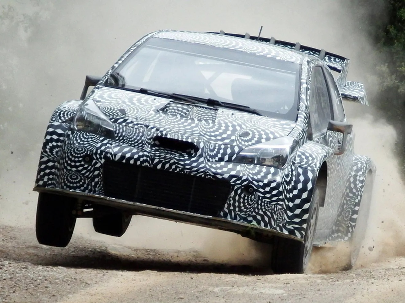 Michael Zotos deja a su suerte al Toyota Yaris WRC