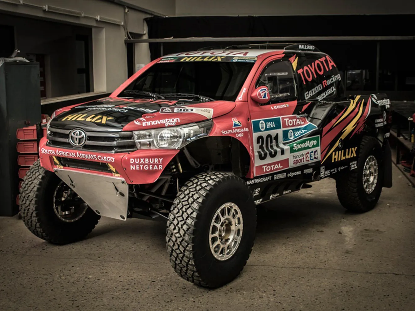 El Toyota Hilux V8 del Dakar se convierte en buggy