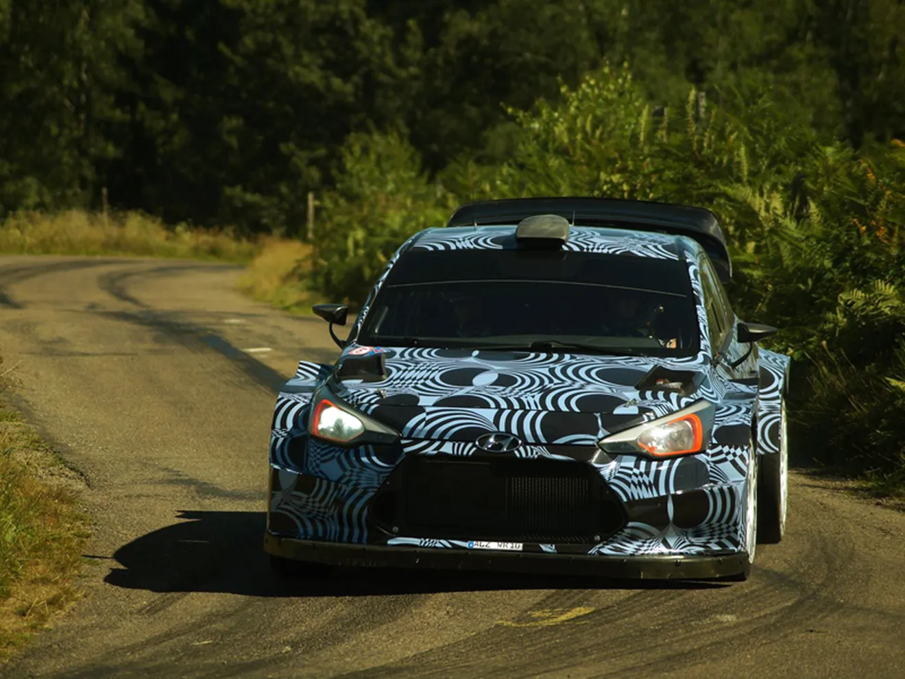 Primeros test del Hyundai i20 WRC 2017 en asfalto